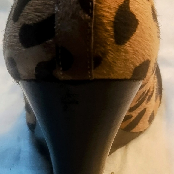 Steve Madden Trea-P Leather Leopard Hair Round Buckle Toe Wedge Heels Size 6 - Picture 9 of 11